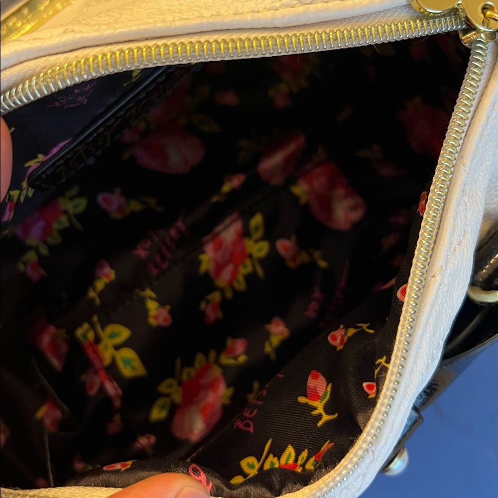 BETSEY JOHNSON Quilted Handbag Patent Leather Bow&  Pearls Satchel & Crossbody - Picture 8 of 12